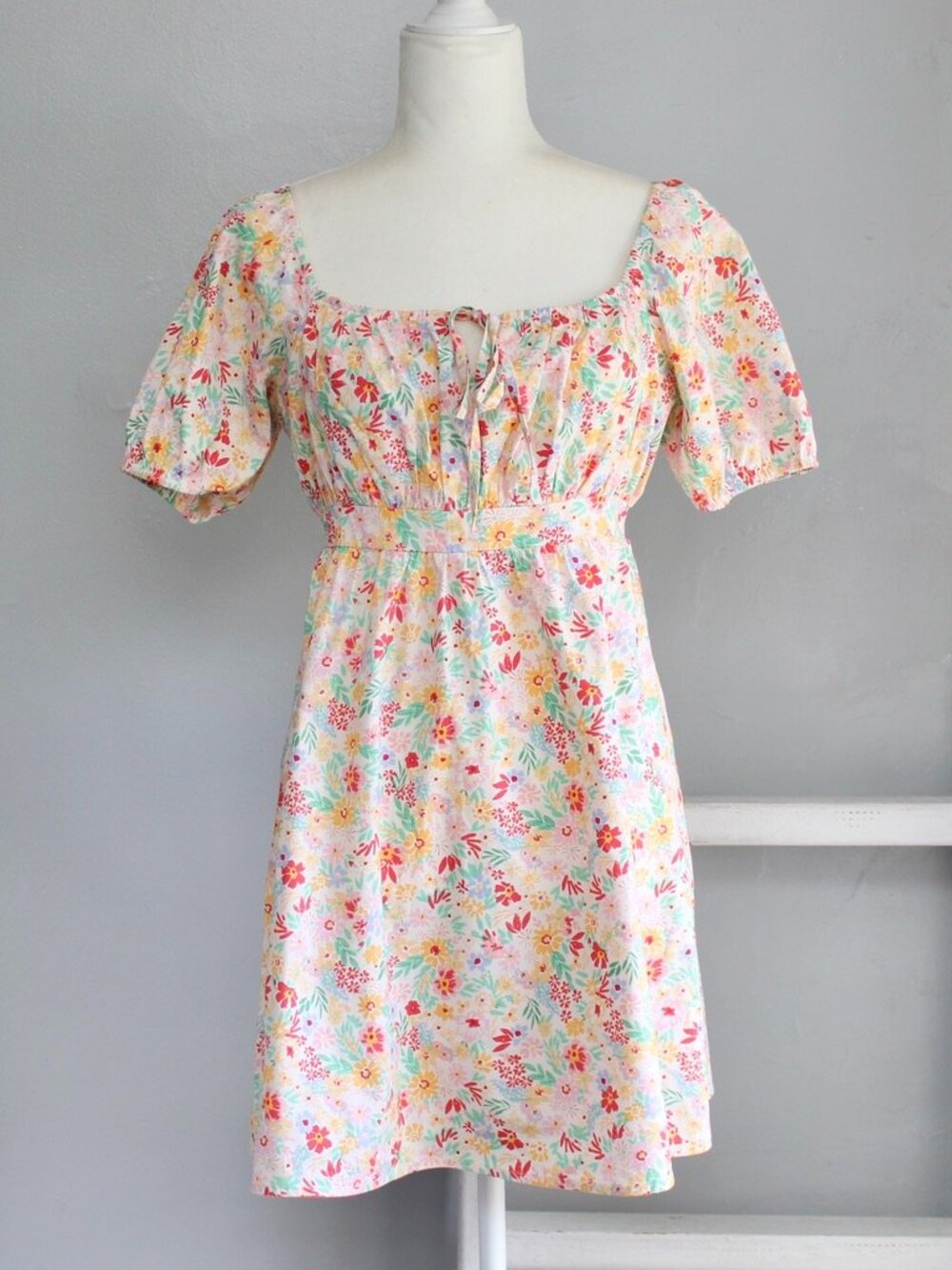 Sadie & Sage Floral White Multicolor Babydoll Puff Sleeve Mini Dress Size Small